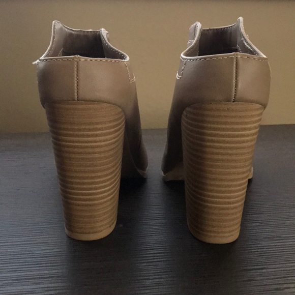 Shoes - Picture 3 of 4